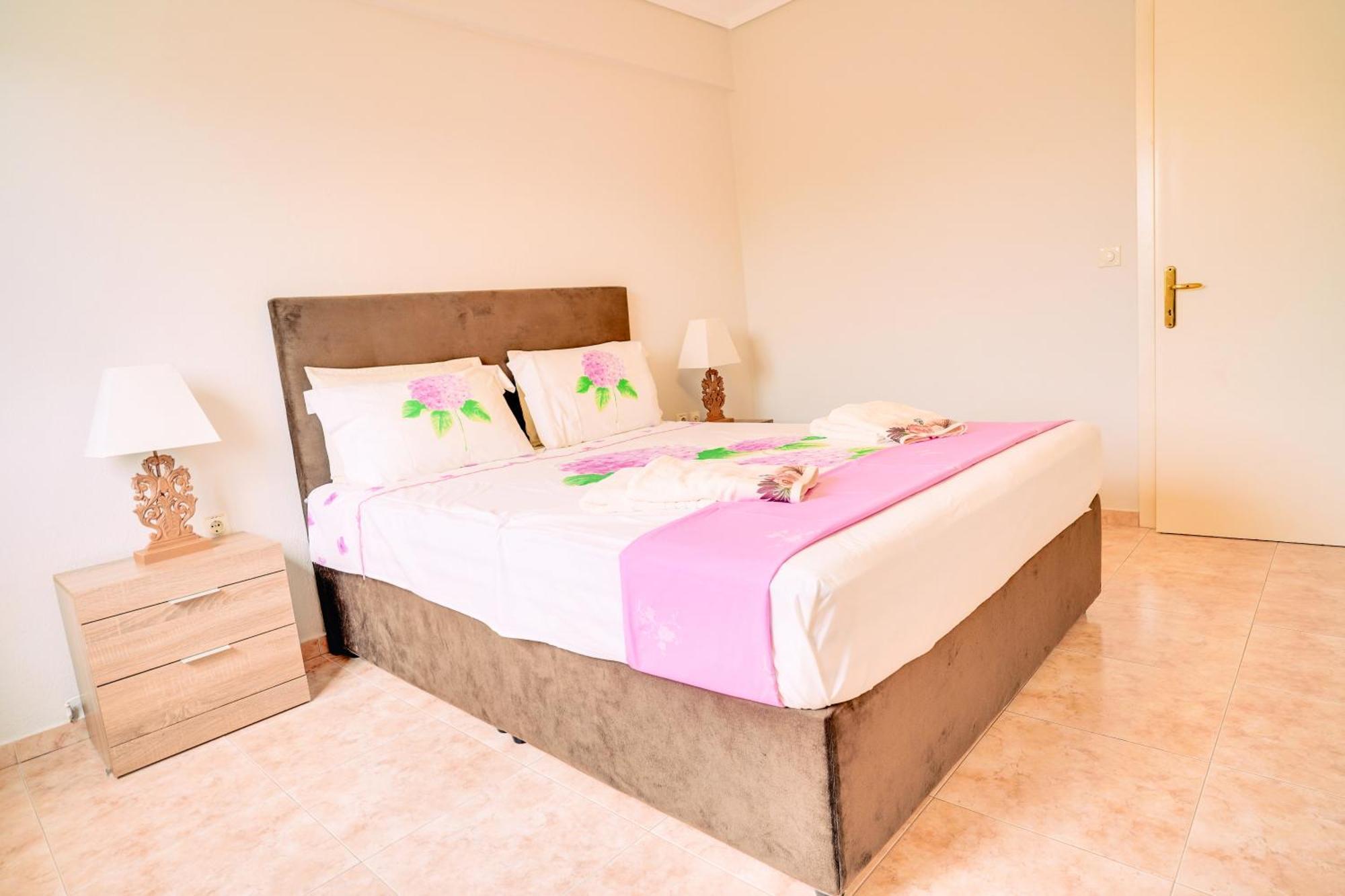 Lovely And Sunny Apartament 300M From Beach!! Peraia  Exterior photo